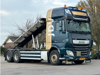 Truk pembawa sistem kabel DAF XF 530