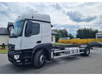 Truk dengan terpal samping MERCEDES-BENZ Actros 1836