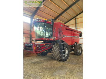 Pemanen gabungan CASE IH