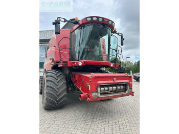 Pemanen gabungan CASE IH