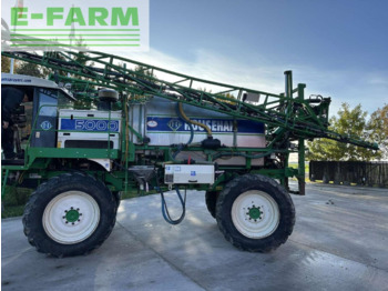Penyemprot self-propelled