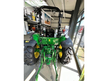 Traktor John Deere 5050e: gambar 4