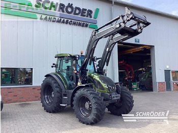Traktor VALTRA