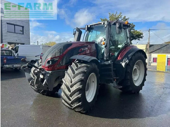 Traktor VALTRA T214