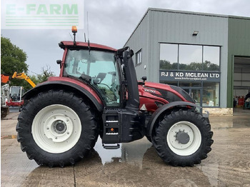 Traktor VALTRA T214