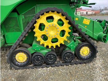 Pemanen gabungan JOHN DEERE
