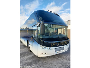 Bus pariwisata NEOPLAN