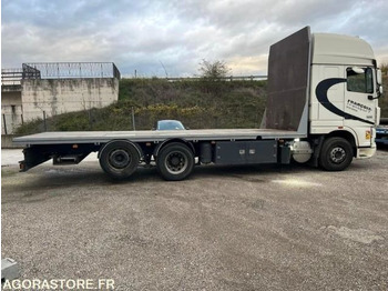 Truk flatbed DAF