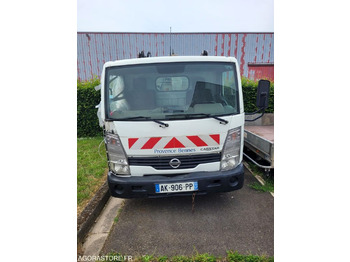 Truk sampah NISSAN