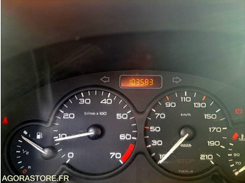 Van kecil PEUGEOT PARTNER 103583kms 2004: gambar 2 Van kecil PEUGEOT PARTNER 103583kms 2004: gambar 2