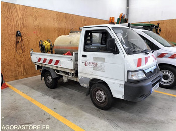 Van jungkit PIAGGIO