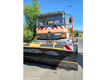 Truk MERCEDES-BENZ