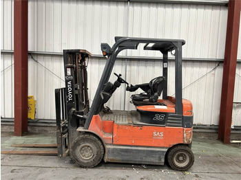 Forklift listrik TOYOTA