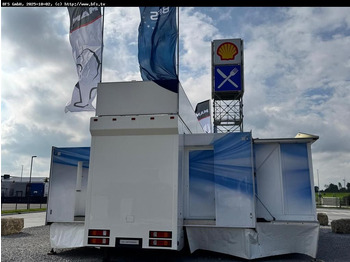 Semi-trailer kotak tertutup