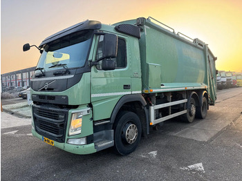 Truk sampah DENNIS