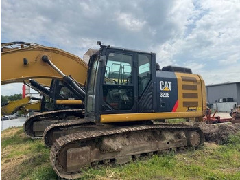 Ekskavator perayap CATERPILLAR 323