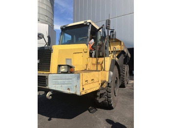 Tempat sampah artikulasi KOMATSU HM400