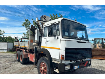 Leasing  Iveco 330 26 con gru Iveco 330 26 con gru: gambar 1