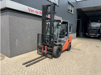 Forklift diesel Toyota 02-8 FDF 30: gambar 3 Forklift diesel Toyota 02-8 FDF 30: gambar 3