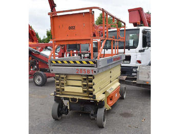 Platform pengangkat JLG