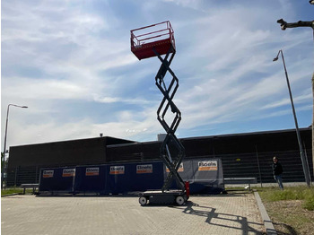 Platform pengangkat JLG