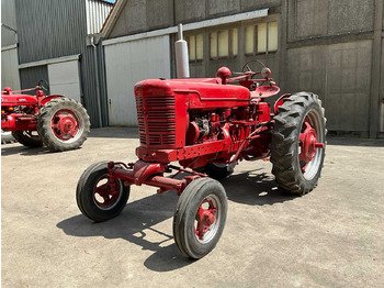 Traktor McCORMICK