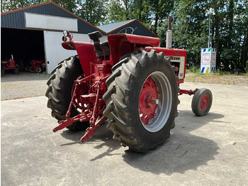 Traktor Mc cormick international F 806 D: gambar 3
