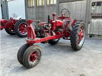 Traktor McCORMICK
