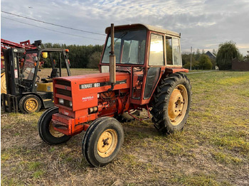 Traktor RENAULT