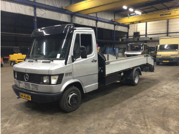 Truk MERCEDES-BENZ
