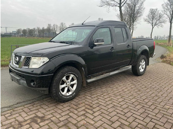 Van pengiriman NISSAN Navara