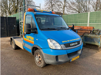 Van pengiriman IVECO Daily