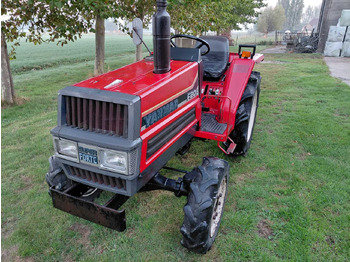 Traktor kompak YANMAR