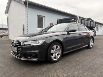 Mobil sedan AUDI