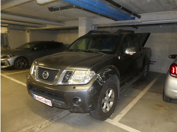 Mobil NISSAN Navara