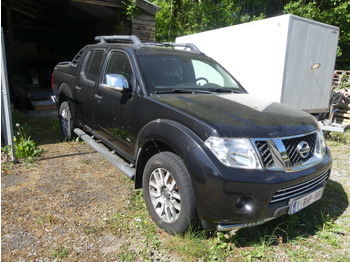 Mobil NISSAN Navara