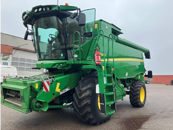Pemanen gabungan JOHN DEERE T560