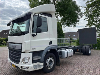 Truk sasis DAF CF 260