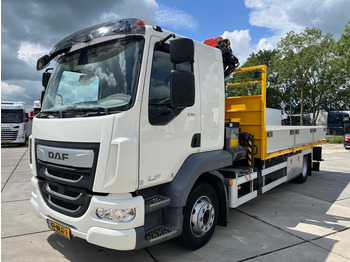 Truk derek DAF LF 230