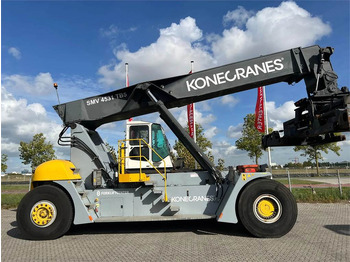 Penumpuk jangkauan KONECRANES