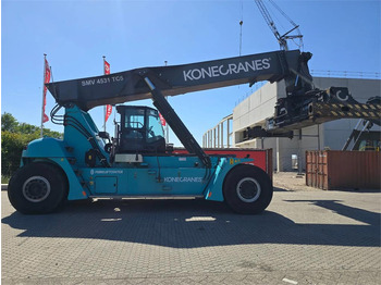 Penumpuk jangkauan KONECRANES