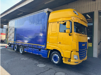 Truk dengan terpal samping DAF XF 530