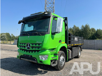 Truk jungkit MERCEDES-BENZ Arocs