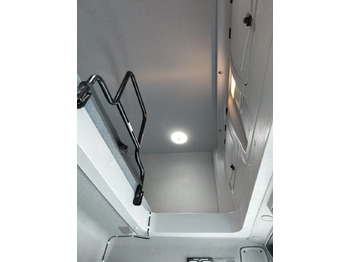 Truk dengan terpal samping 2017 Renault D12 4×2 Double Sleeper Curtainsider: gambar 4