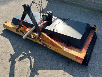 Mesin pemotong padang rumput