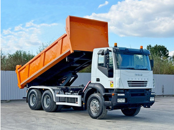 Truk jungkit IVECO Trakker