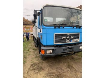 Truk flatbed MAN