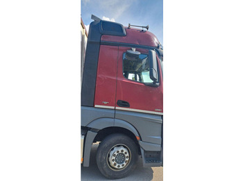 Truk pengangkut hewan Mercedes-Benz Actros 1851: gambar 4 Truk pengangkut hewan Mercedes-Benz Actros 1851: gambar 4