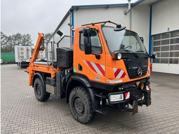 Truk skip loader UNIMOG U20