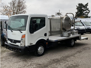 Truk vakum NISSAN